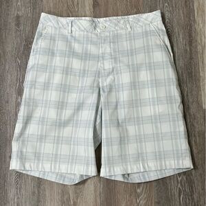 Bolle tech men’s plaid golf shorts, size 34.